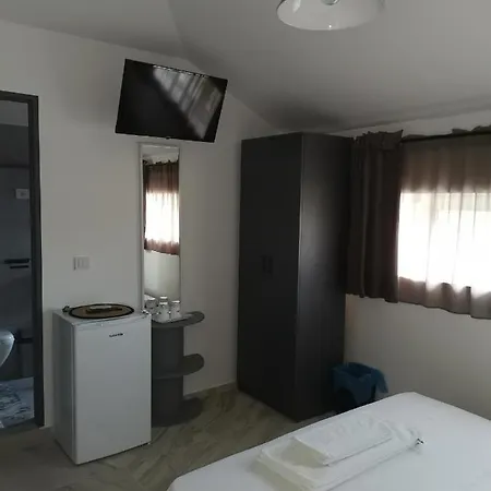 Casa George Mamaia Nord 招待所 3*